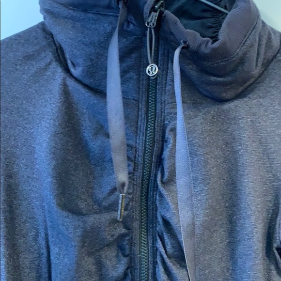 Reversible Lululemon zip up light jacket - Picture 2 of 9